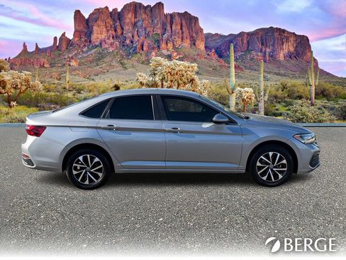 Used 2024 Volkswagen Jetta S image 9