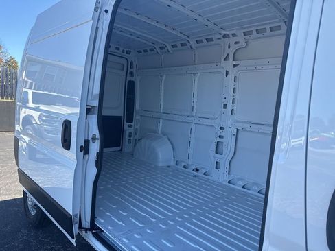 New 2026 RAM ProMaster 2500 w/ Convenience Group image 18