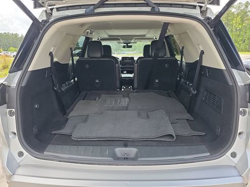Used 2023 Nissan Pathfinder SL w/ SL Premium Package FWD image 18