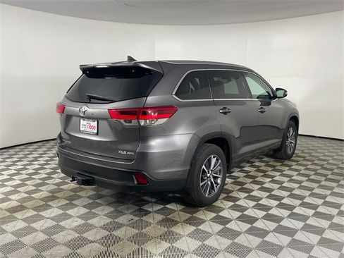 Used 2018 Toyota Highlander XLE image 26