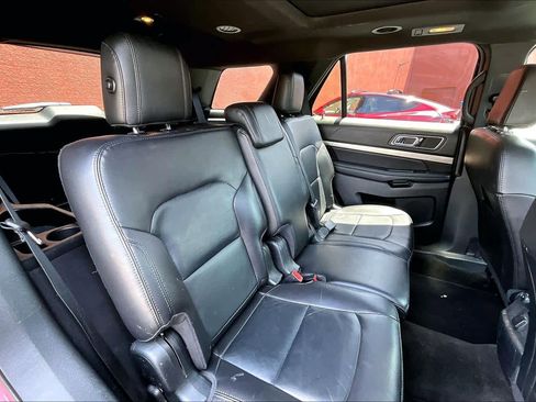 Used 2018 Ford Explorer XLT w/ Equipment Group 202A FWD image 20