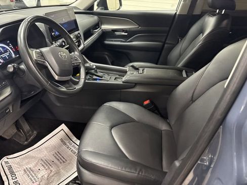 Used 2024 Toyota Grand Highlander AWD image 16