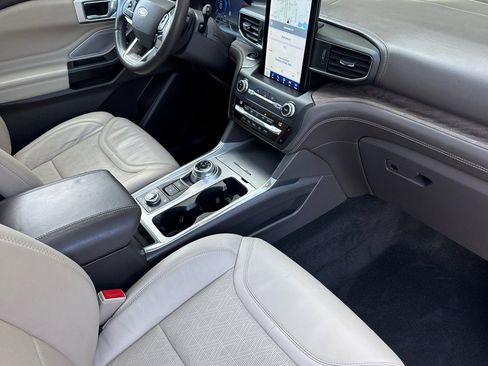 Certified 2020 Ford Explorer Platinum w/ Premium Technology Package AWD/4WD image 18