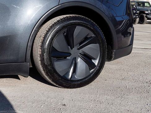 Used 2026 Tesla Model Y Long Range image 8