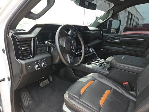 Used 2025 GMC Sierra 2500 AT4 AWD/4WD image 16