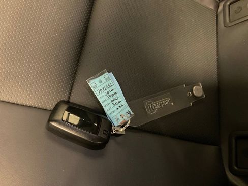Used 2024 Toyota Prius XLE AWD/4WD image 28