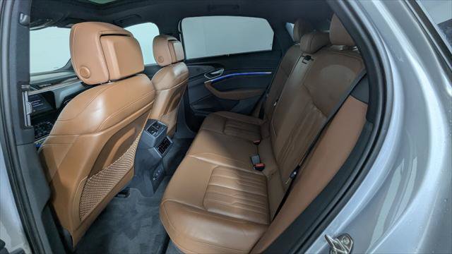 Used 2022 Audi e-tron Prestige w/ Prestige Package AWD/4WD image 17