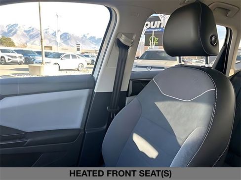 Used 2023 Volkswagen Taos SE w/ Panoramic Sunroof Package image 35