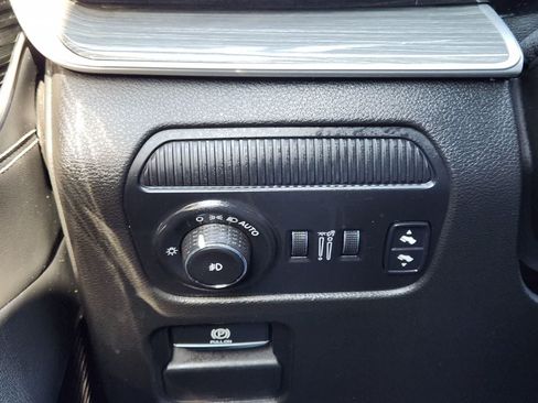 Used 2022 Jeep Wagoneer Series III w/ Premium Group I AWD/4WD image 20
