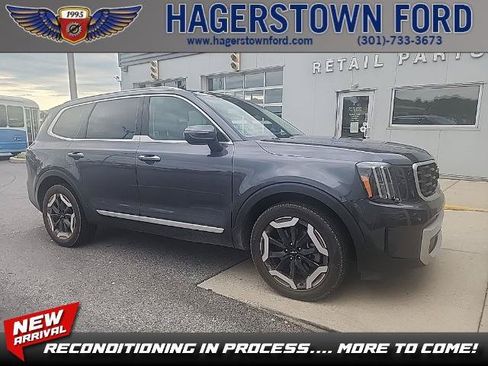 Used 2024 Kia Telluride S AWD/4WD image 1