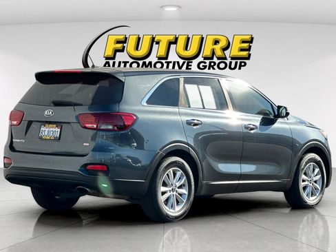 Used 2020 Kia Sorento LX image 4
