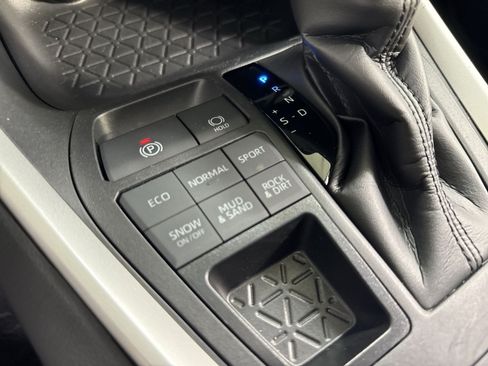 Used 2024 Toyota RAV4 LE AWD/4WD image 43