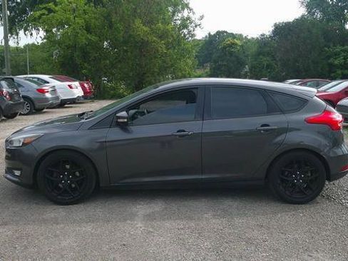 Used 2016 Ford Focus SE w/ Equipment Group 201A FWD image 12