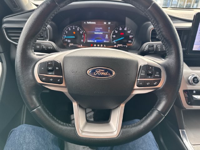 Used 2021 Ford Explorer XLT w/ Equipment Group 202A AWD/4WD image 15