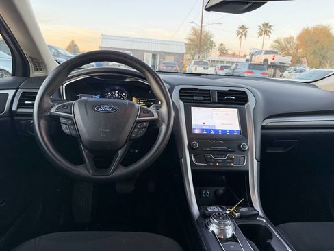 Used 2020 Ford Fusion SE image 23