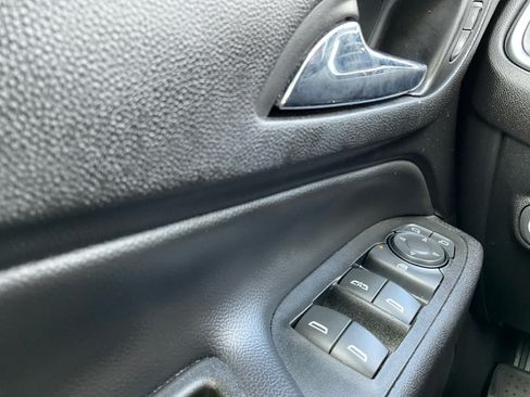 Used 2022 Chevrolet Equinox LT FWD image 18
