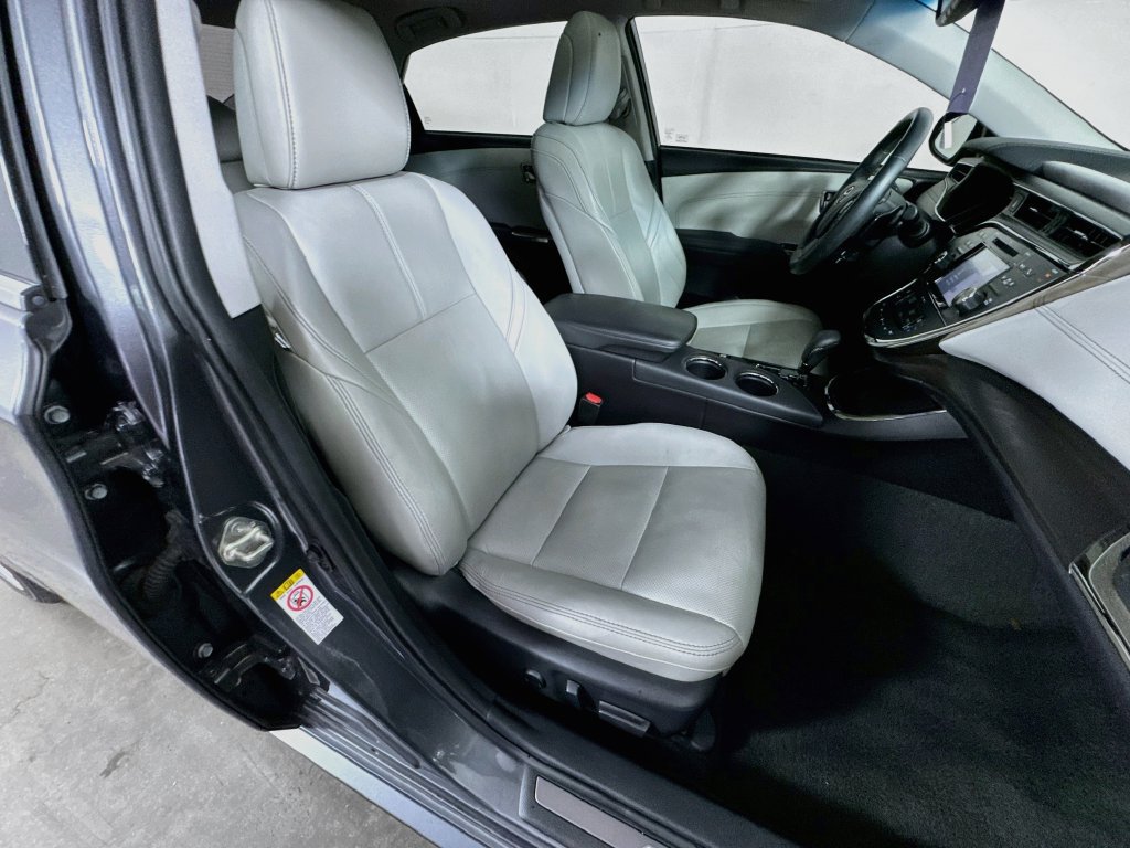 Used 2018 Toyota Avalon Limited FWD image 35