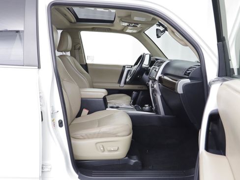 Used 2014 Toyota 4Runner Limited image 19