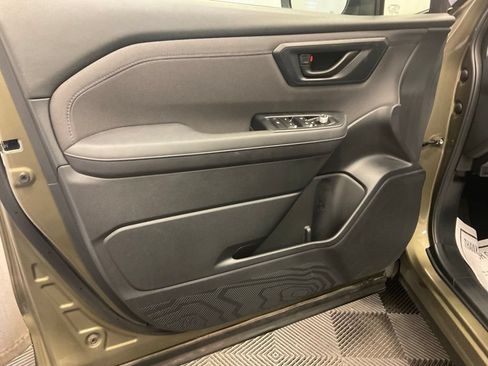 Used 2025 Subaru Forester Premium AWD/4WD image 9