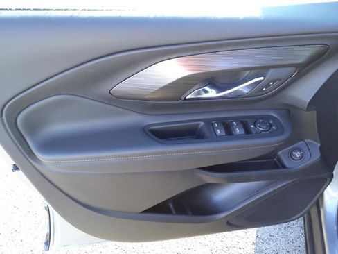 Used 2023 GMC Terrain SLE w/ Driver Convenience Package image 11