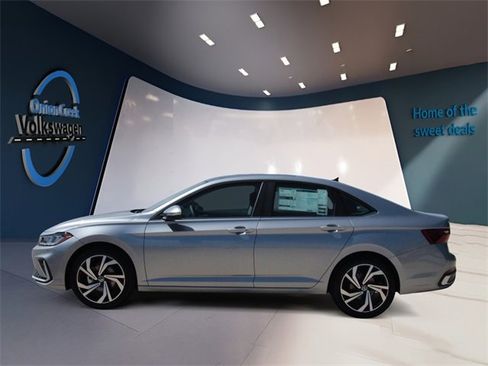 New 2025 Volkswagen Jetta SEL image 7
