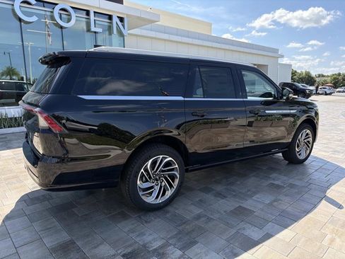 New 2026 Lincoln Navigator L Reserve AWD/4WD image 2