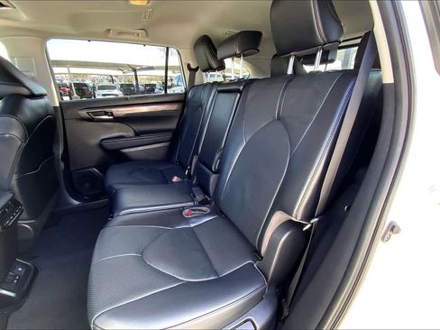 Used 2023 Toyota Highlander Limited image 19
