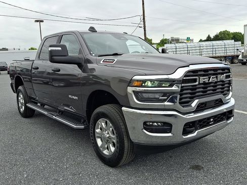 Used 2025 RAM 2500 Big Horn AWD/4WD image 3