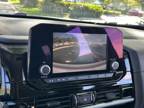 Used 2025 Nissan Pathfinder SV image 23