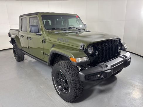 Used 2023 Jeep Gladiator Sport AWD/4WD image 2