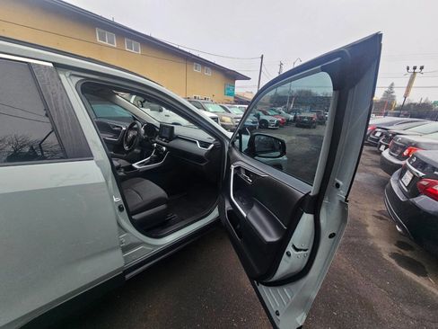 Used 2022 Toyota RAV4 XLE image 19