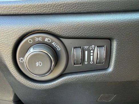 New 2026 Chrysler Pacifica Select image 9