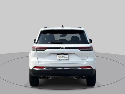Used 2025 Jeep Grand Cherokee Laredo w/ Luxury Tech Group I RWD image 5