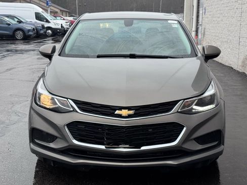 Used 2018 Chevrolet Cruze LT image 3