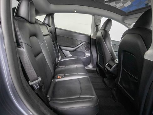 Used 2022 Tesla Model Y Long Range image 11