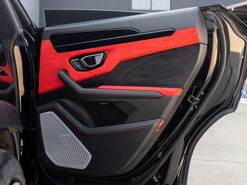 Used 2022 Lamborghini Urus image 36