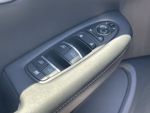 Used 2025 INFINITI QX50 Sport AWD/4WD image 13