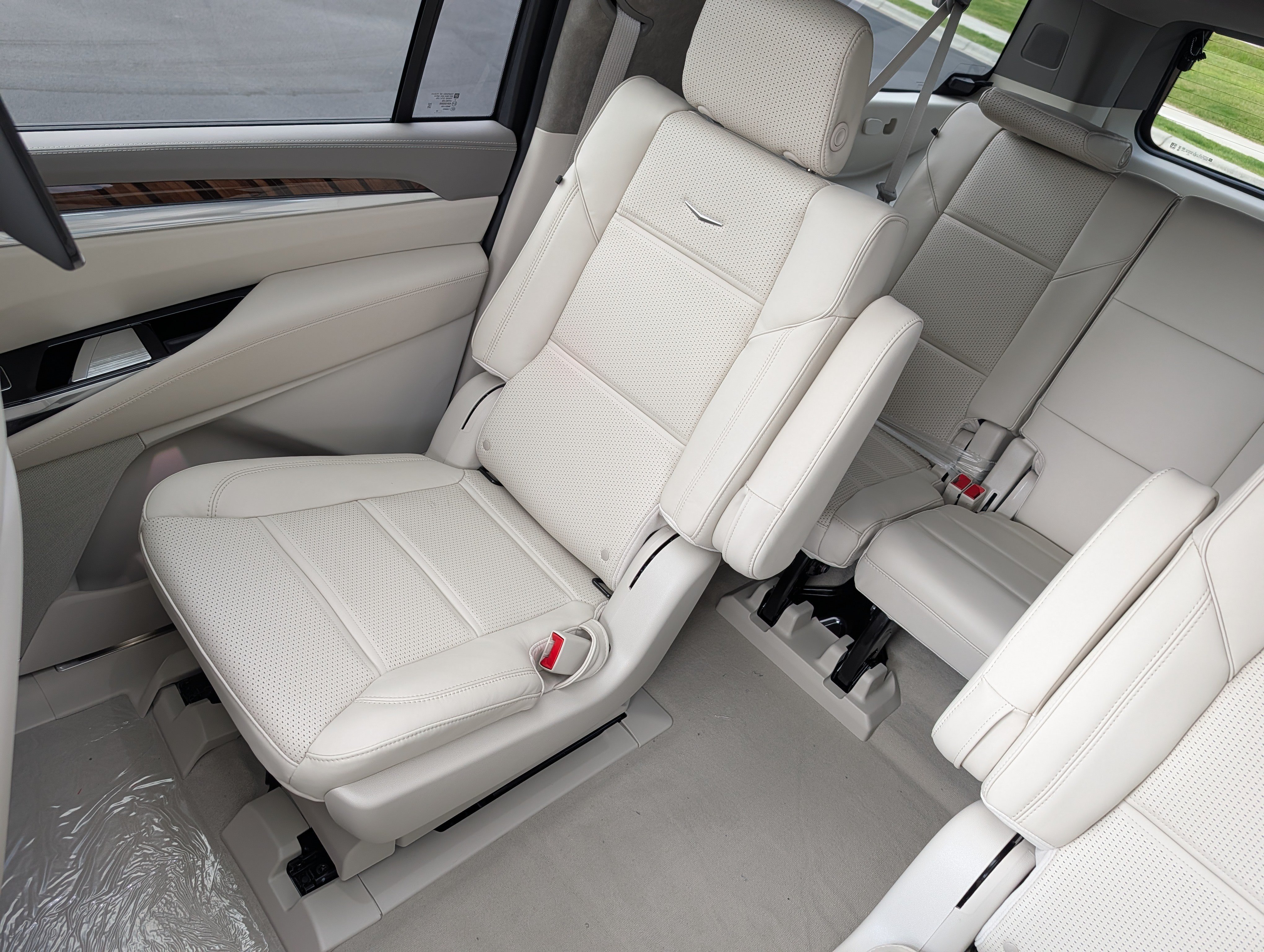 Used 2026 Cadillac Escalade ESV Platinum Luxury w/ LPO, Radiant Package AWD/4WD image 14