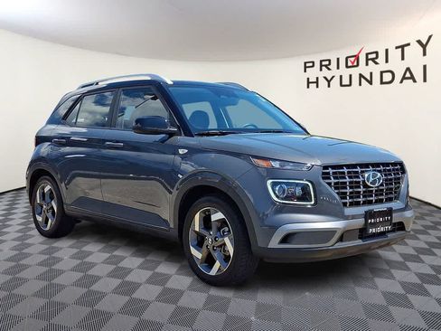 Certified 2025 Hyundai Venue Limited FWD image 3