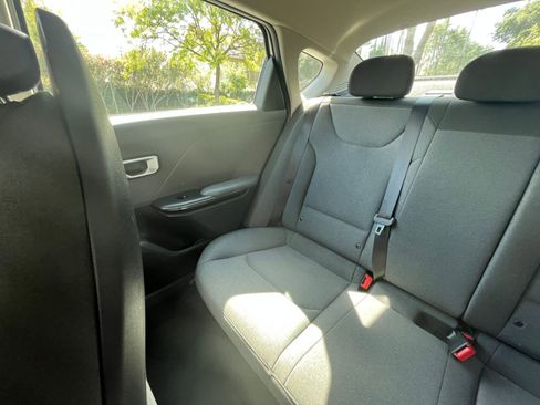 Used 2025 Kia K4 LXS image 38