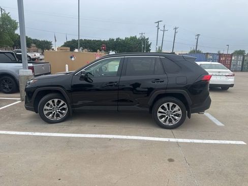 Used 2025 Toyota RAV4 XLE Premium FWD image 6