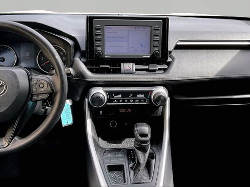 Used 2021 Toyota RAV4 LE FWD image 7