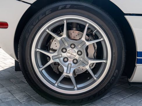 Used 2005 Ford GT RWD image 14