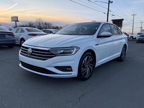 Used 2021 Volkswagen Jetta SEL Premium image 3