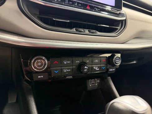 Used 2025 Jeep Compass Limited AWD/4WD image 19
