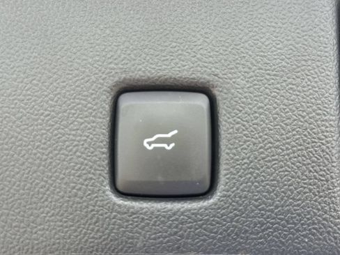 Used 2022 Ford Escape SEL w/ Technology Package AWD/4WD image 18