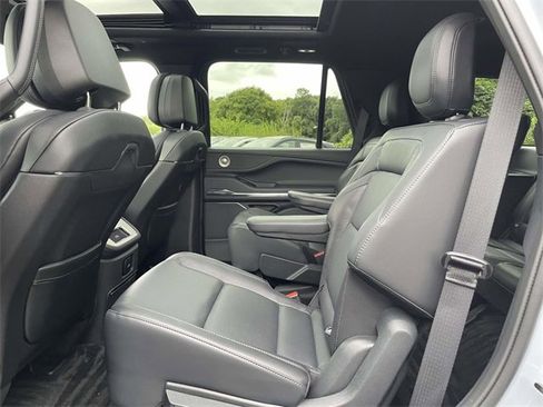 Used 2025 Lincoln Navigator Reserve w/ Jet Appearance Package image 28