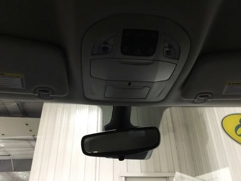 Used 2023 Chrysler Pacifica Touring-L image 30