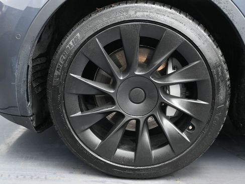 Used 2021 Tesla Model Y Long Range image 8