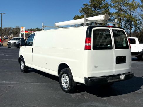 Used 2017 Chevrolet Express 2500 Extended image 3